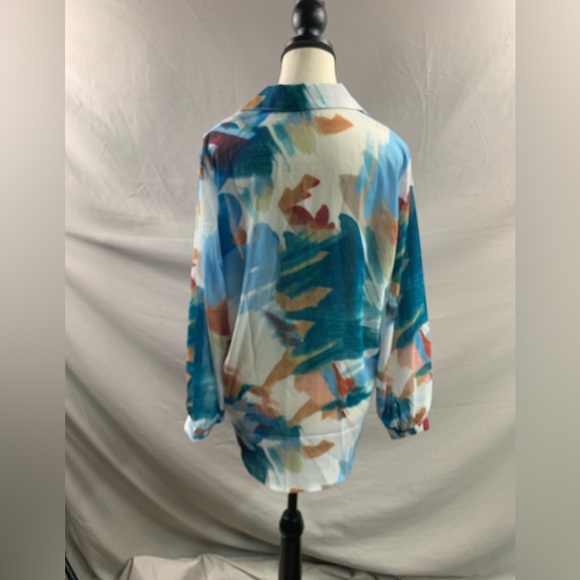 Graphic Patterned Button-Down Blouse - Picture 9 of 9